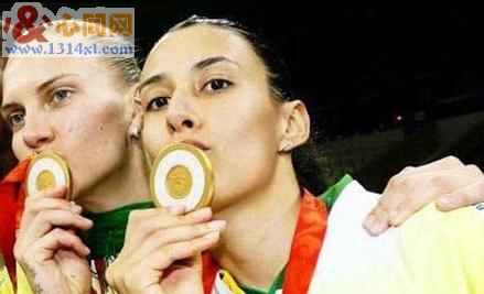 巴西女排夺冠功臣被曝是同性恋(图) 巴西女排夺冠功臣被曝是同性恋(图)