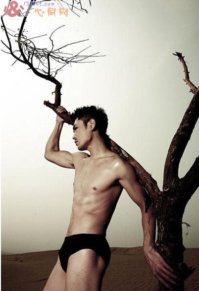 名模王旭东性感写真《大漠:幸福时光》