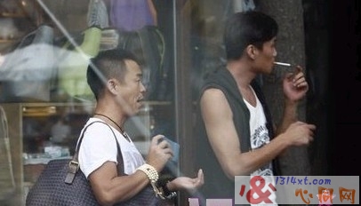 歌手孙浩“娘装”打扮 娇依帅气同性猛男