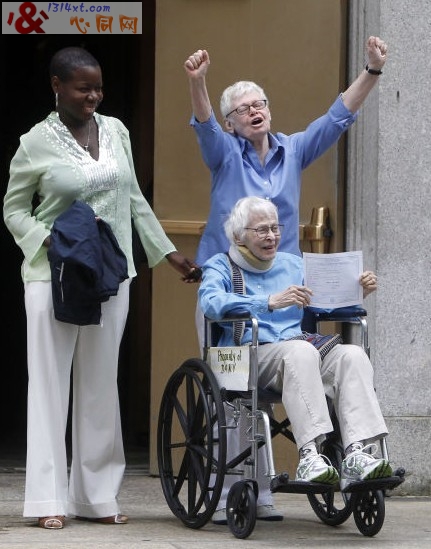 一对祖母级女同志成纽约第一对合法夫妻 一对祖母级女同志成纽约第一对合法夫妻