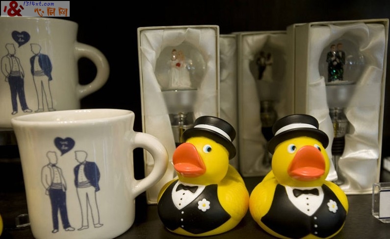 纽约:同性婚姻法生效 商家推出同性恋婚庆礼品 纽约:同性婚姻法生效 商家推出同性恋婚庆礼品