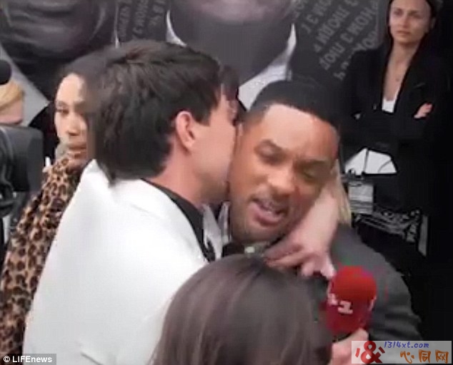 Will Smithʷ˹ڿ̨гVitalii Sediukǿ