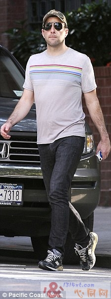 Zachary Quinto·ͼ/ңJonathan Groffɭ·޷/󣩻촩·