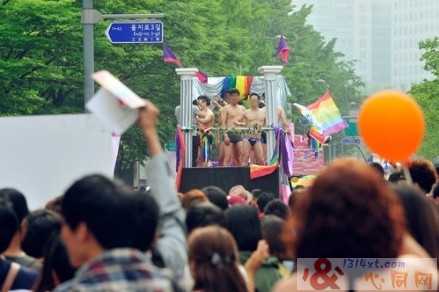韩国首都首尔年度同性恋骄傲游行实况