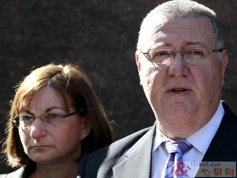 纽约大学自杀同志母亲 呼吁接受同性恋