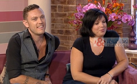 英国:少妇发现丈夫是同性恋 并帮找男朋友 英国:少妇发现丈夫是同性恋 并帮找男朋友