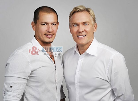 美国ABC电视台男主播与男友订婚 年底完婚 美国ABC电视台男主播与男友订婚 年底完婚