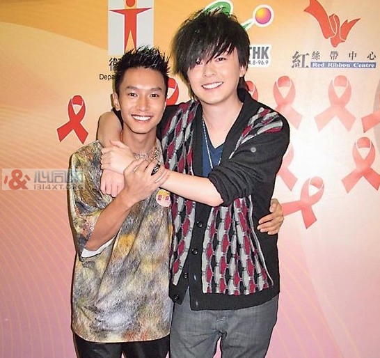 “爱无滋”同性恋人洪卓立恋上“动L凸雕”陈柏宇