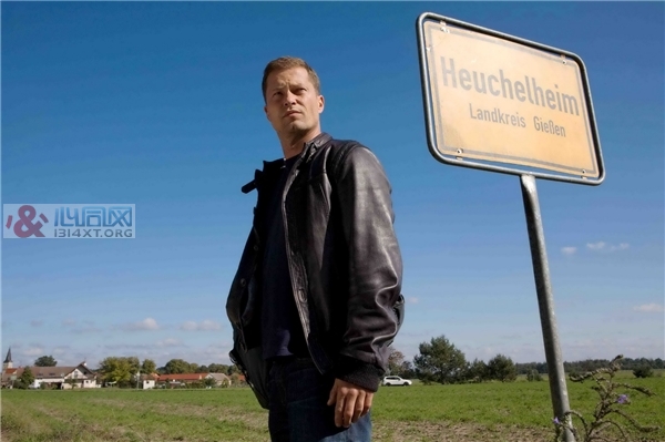 男男同床泄怨《热恋攻心》蒂尔斯威格遭母疑同志