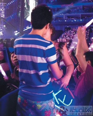 ܽ2013Ϻݳ ŮŮ˿̨¼