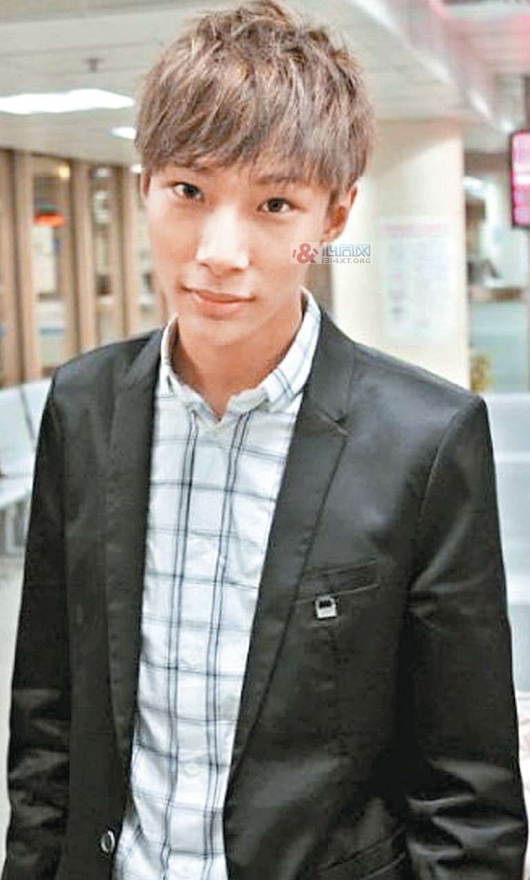 香港男歌手梁柏廷庭上洒泪否认勒索男同志