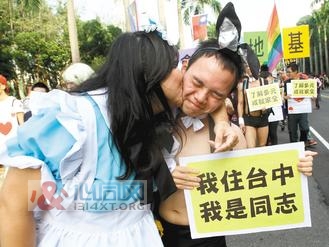 明星助阵！6万人共聚第11届台湾同志游行 