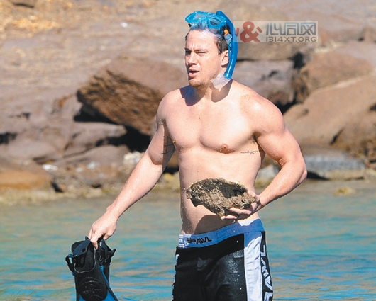 好莱坞男星银幕大解放 赤裸“肌”情四射 好莱坞男星银幕大解放 赤裸“肌”情四射