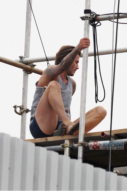 脱还是不脱?贝克汉姆H&M超级杯广告