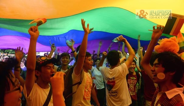 越南第三届同性恋大游行 数百人参加