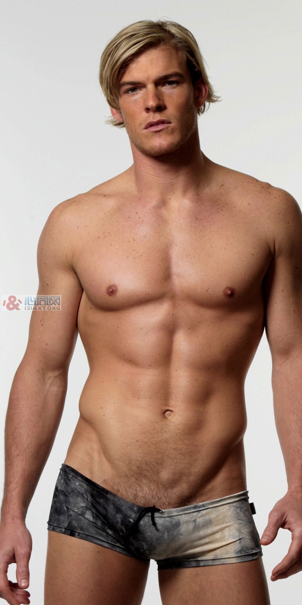 健身危机四伏 定好目标炼成肌肉男 健身危机四伏 定好目标炼成肌肉男