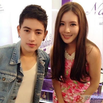 超帅气英泰混血女“男模”zee