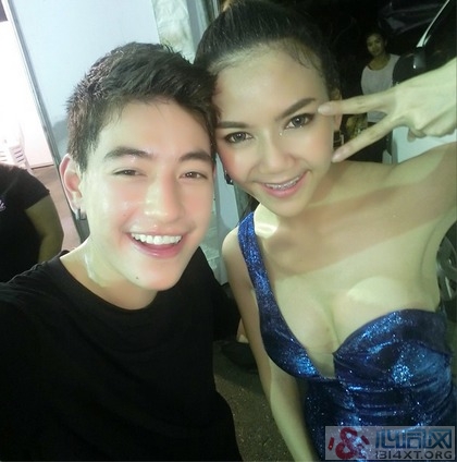 超帅气英泰混血女“男模”zee