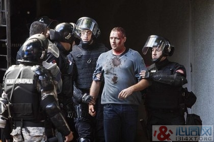 塞尔维亚同志游行 5000名镇暴警察守护