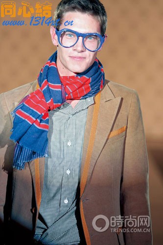 秋冬围巾的六种系法(6)